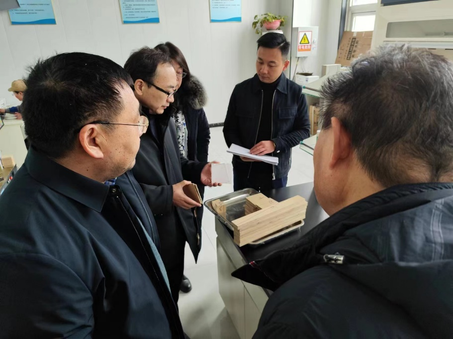 到工廠實(shí)驗(yàn)室詳細(xì)了解聚能板的物理性能和檢測(cè)數(shù)據(jù)等.png
